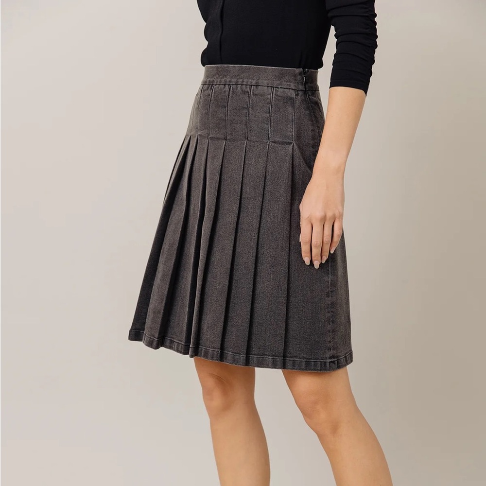 NWT Apparalel black denim wash pleated skirt